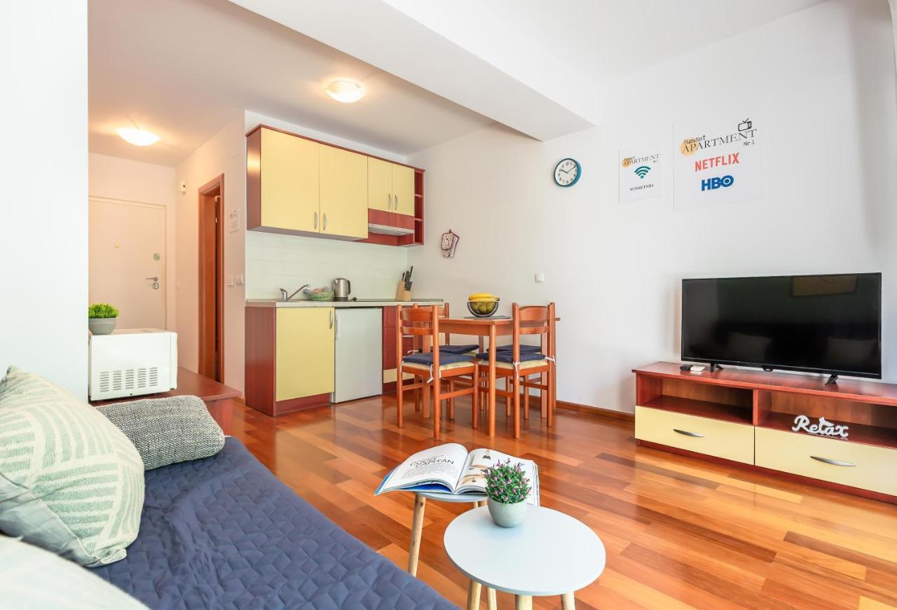 Apartments Sunset Макарска Екстериор снимка